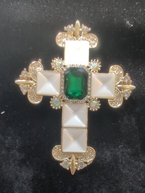 Gold Cross Brooch with Emerald Green Center and Pearl-White Accents